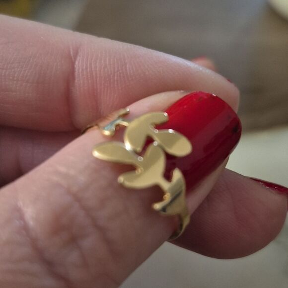 Delicate Gold Tone Leaf Wrap Ring - Minimalist Nature Inspired Band - Picture 8 of 8